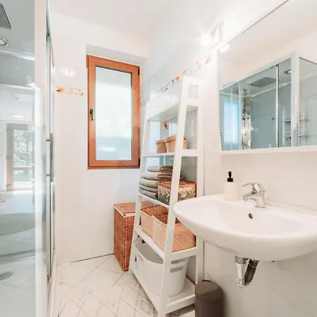 Semesterbostad House